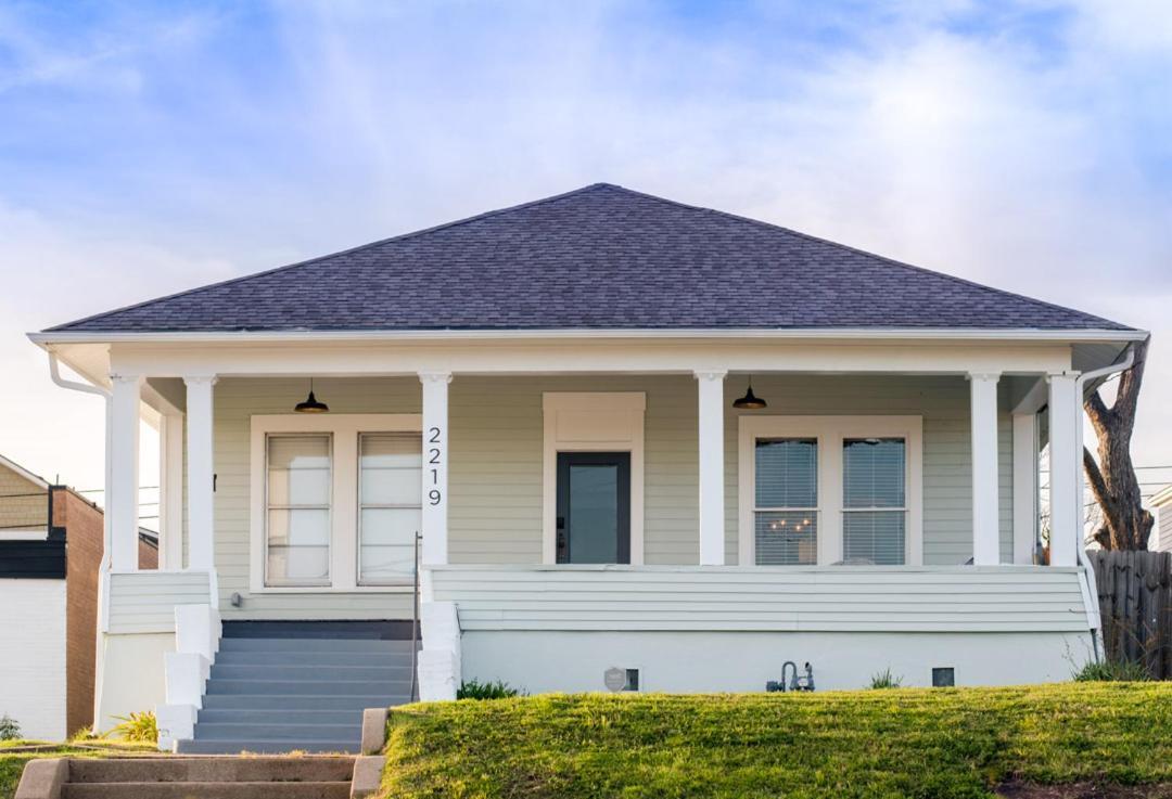 Restored 1930S Uptown Bungalow 2 Min. To Magnolia Waco Kültér fotó